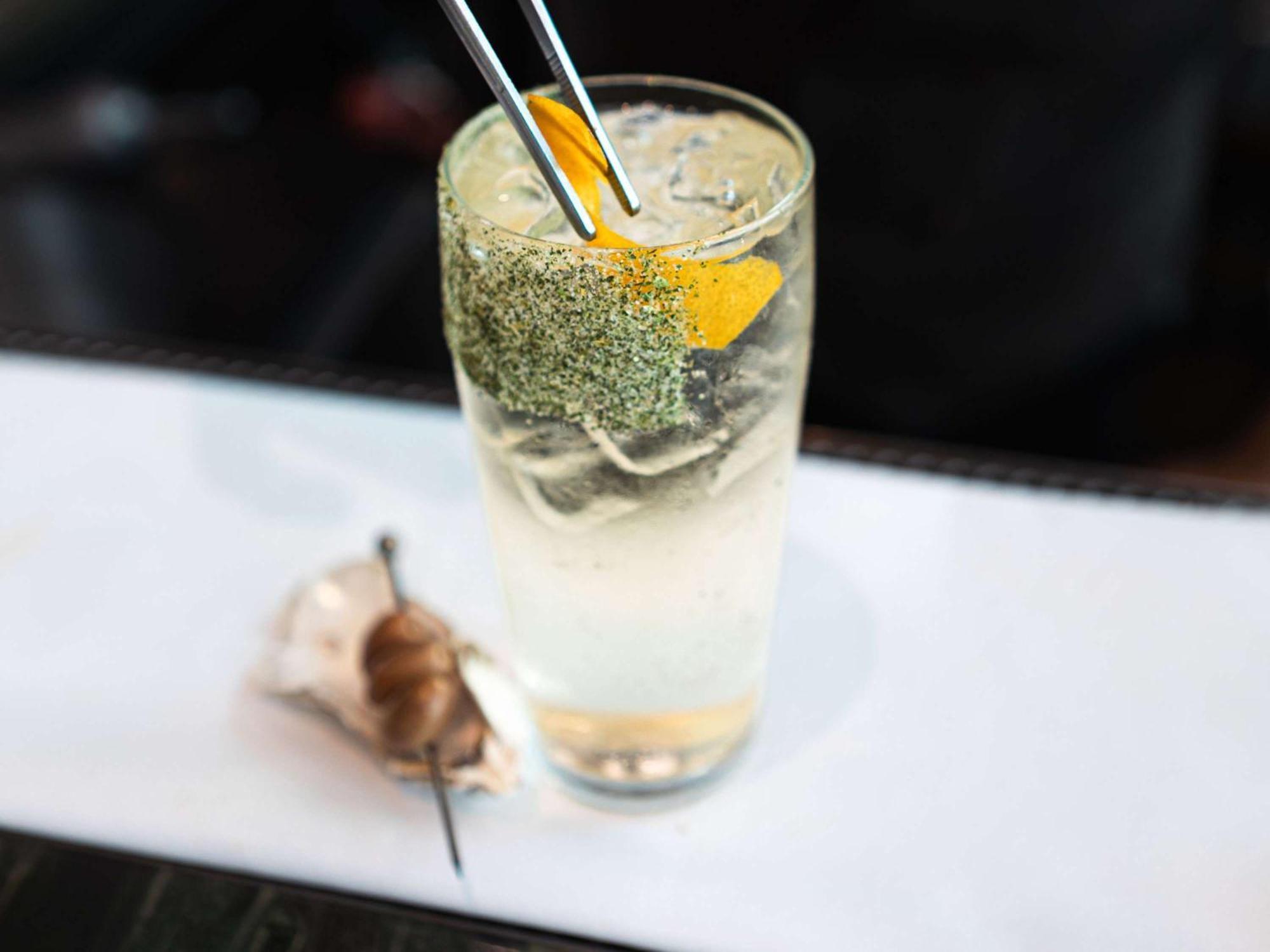 Pullman Auckland Airport Hotell Exteriör bild A French 75