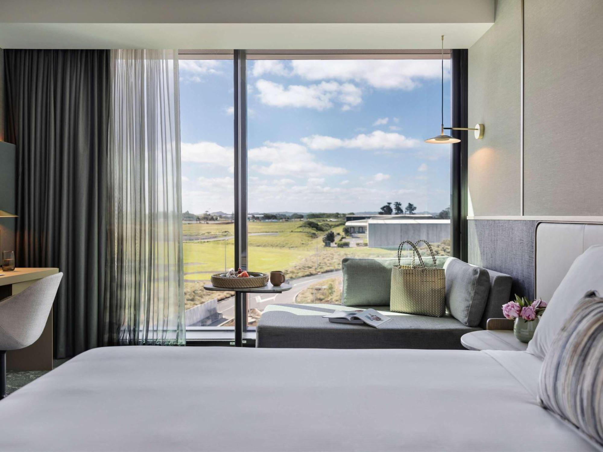 Pullman Auckland Airport Hotell Exteriör bild A room at the hotel